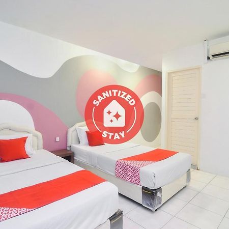 Oyo 44034 Furama Lodging House Кучинг Экстерьер фото