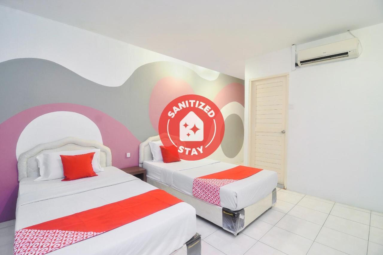 Oyo 44034 Furama Lodging House Кучинг Экстерьер фото