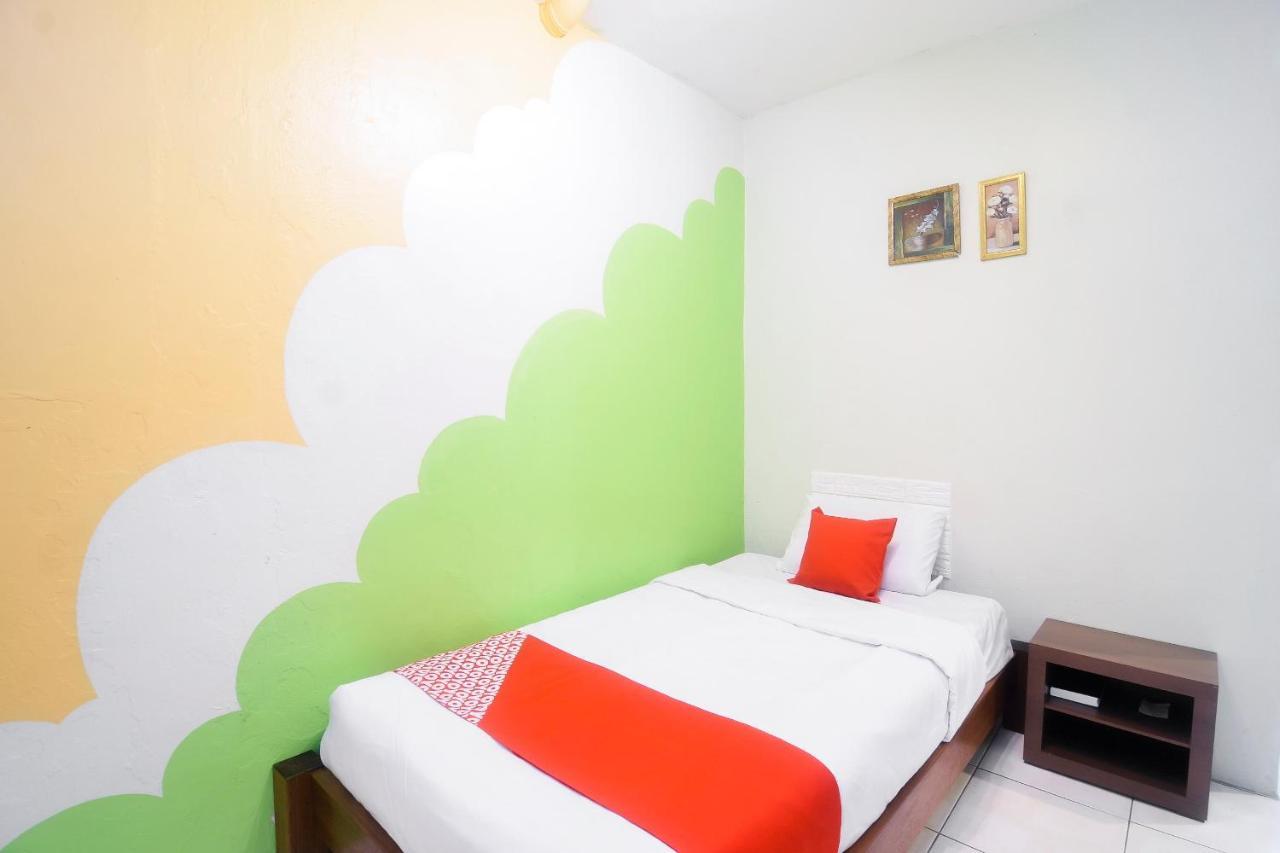 Oyo 44034 Furama Lodging House Кучинг Экстерьер фото