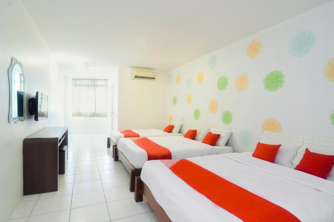Oyo 44034 Furama Lodging House Кучинг Экстерьер фото