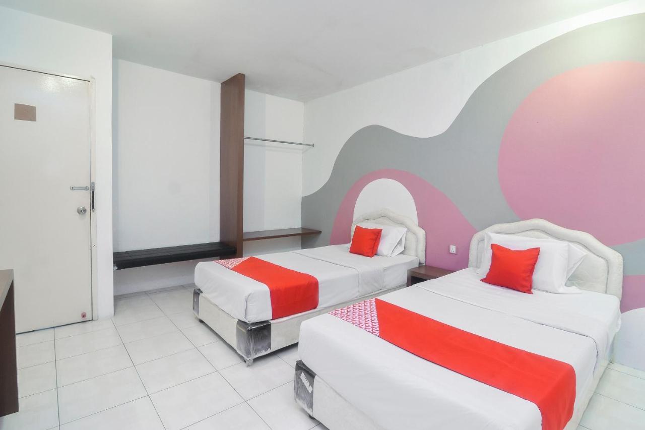 Oyo 44034 Furama Lodging House Кучинг Экстерьер фото
