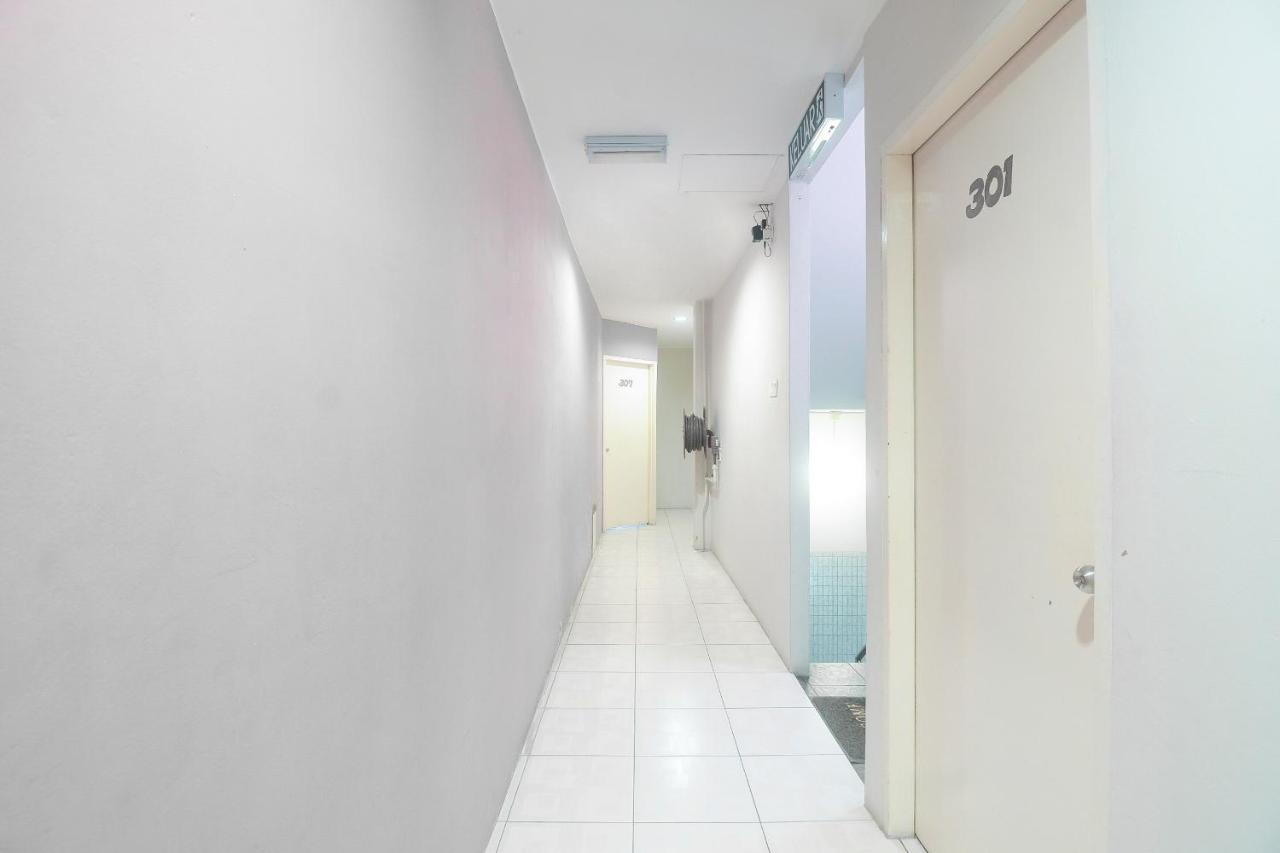 Oyo 44034 Furama Lodging House Кучинг Экстерьер фото