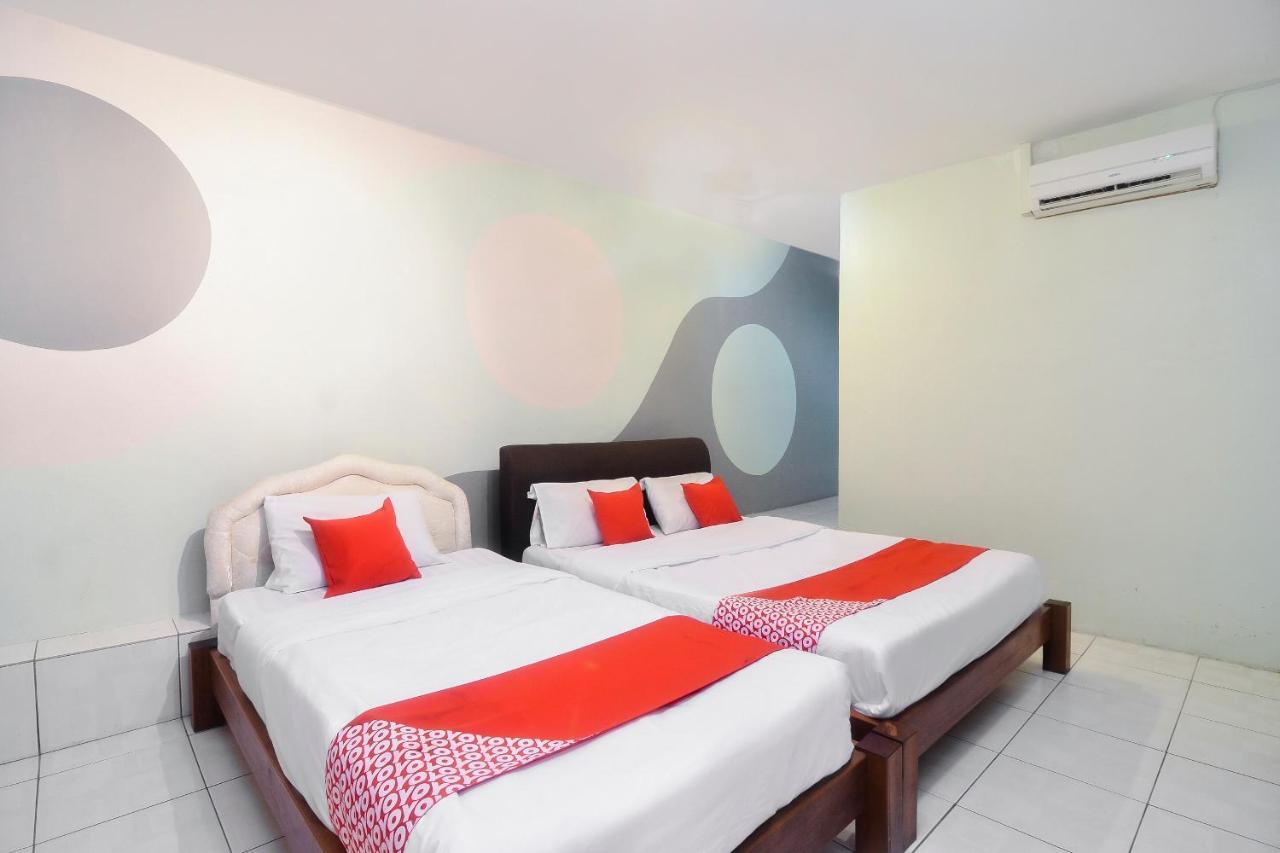 Oyo 44034 Furama Lodging House Кучинг Экстерьер фото