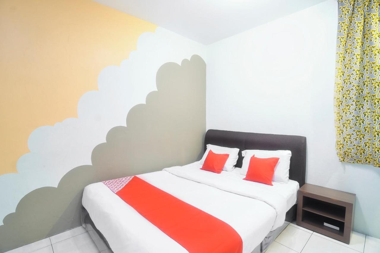 Oyo 44034 Furama Lodging House Кучинг Экстерьер фото