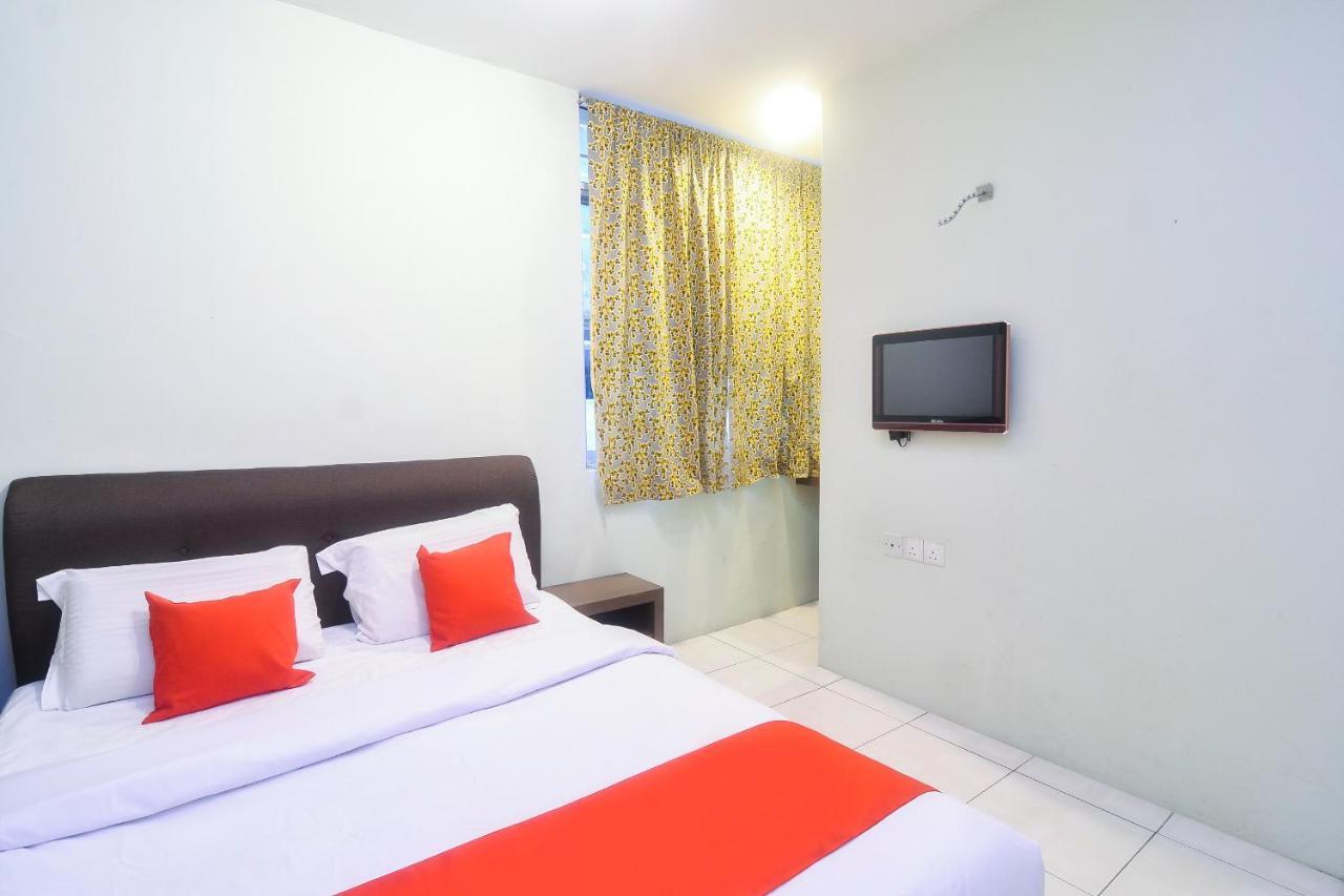 Oyo 44034 Furama Lodging House Кучинг Экстерьер фото