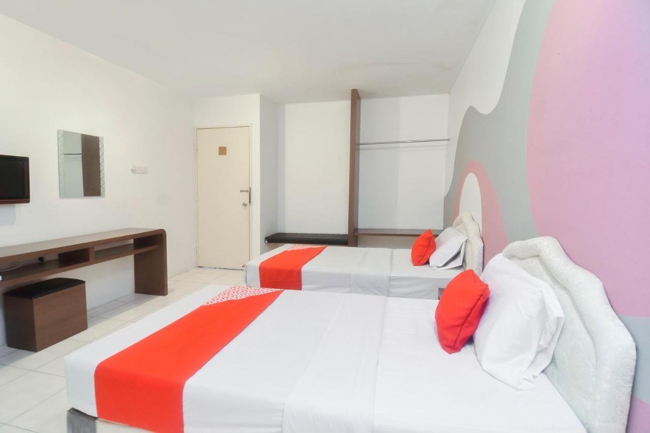 Oyo 44034 Furama Lodging House Кучинг Экстерьер фото