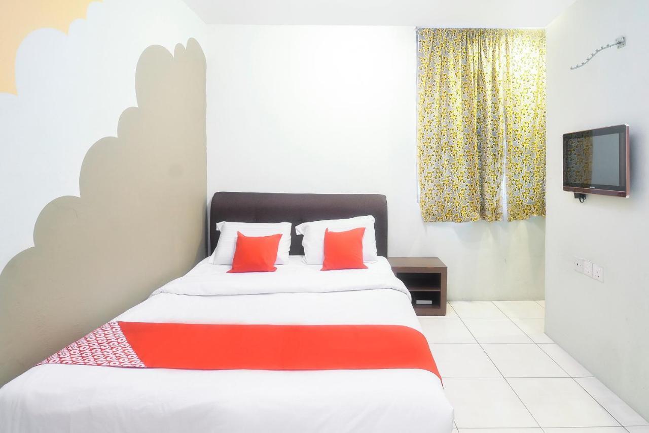 Oyo 44034 Furama Lodging House Кучинг Экстерьер фото