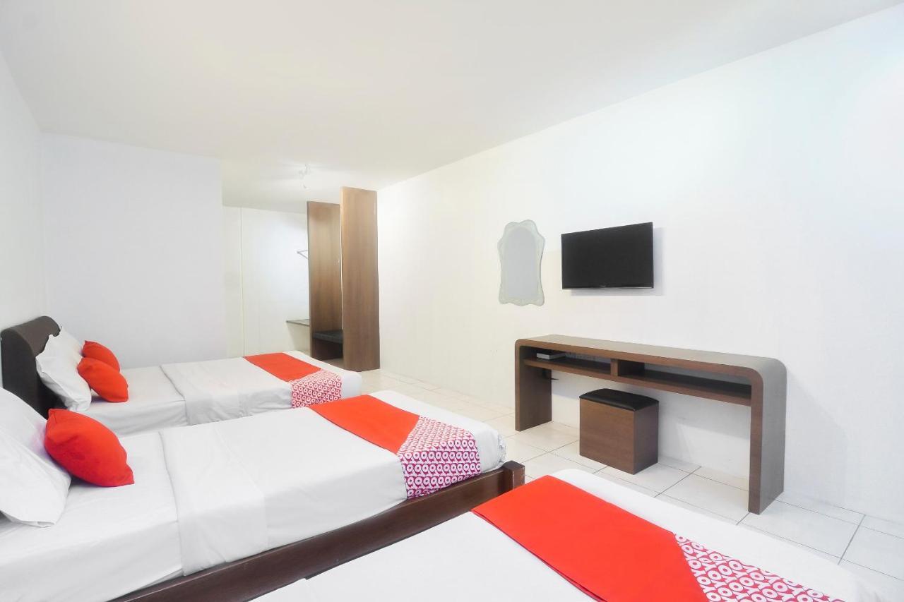 Oyo 44034 Furama Lodging House Кучинг Экстерьер фото