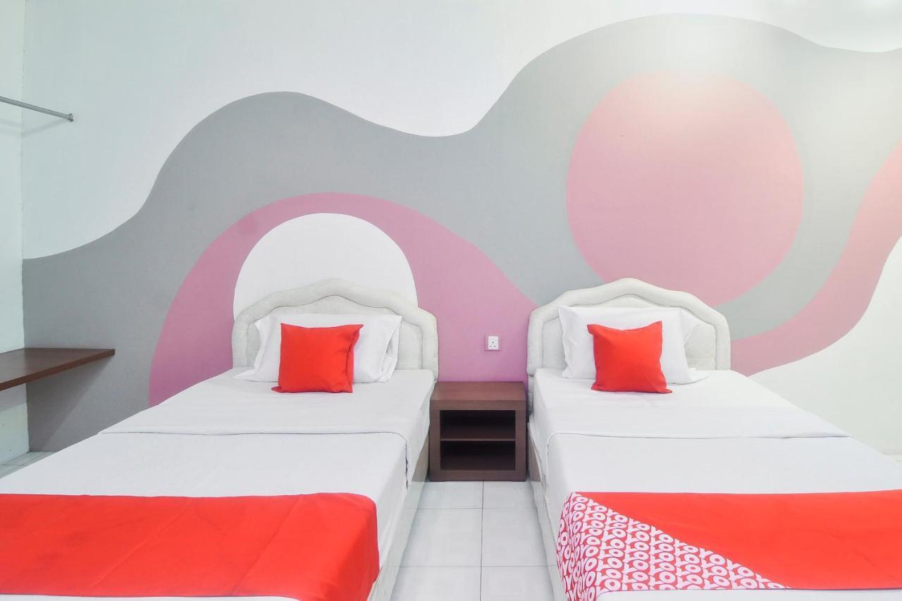 Oyo 44034 Furama Lodging House Кучинг Экстерьер фото