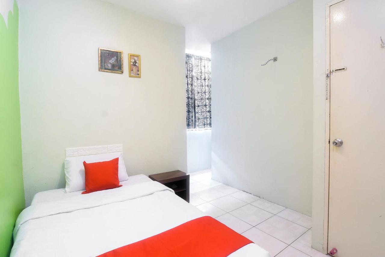 Oyo 44034 Furama Lodging House Кучинг Экстерьер фото