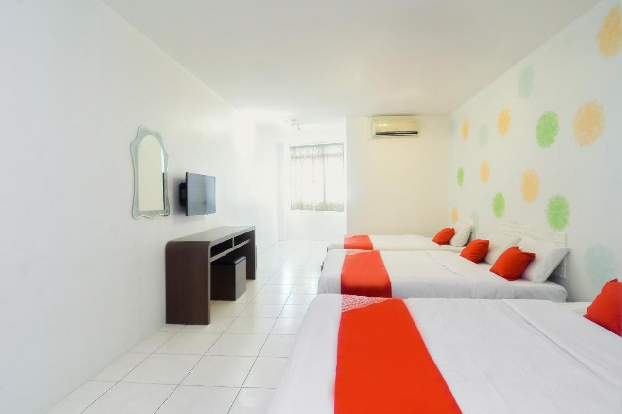 Oyo 44034 Furama Lodging House Кучинг Экстерьер фото