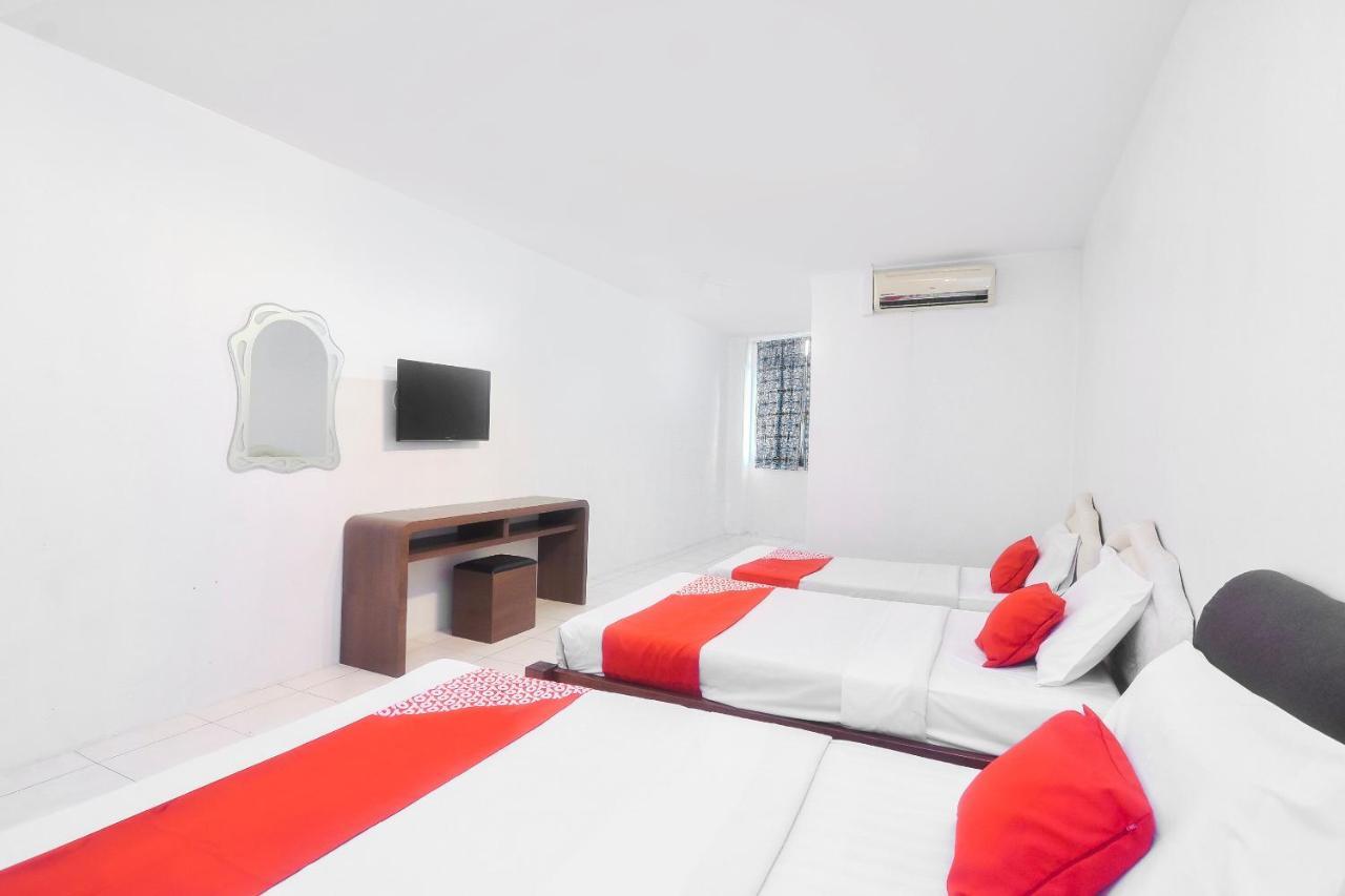 Oyo 44034 Furama Lodging House Кучинг Экстерьер фото