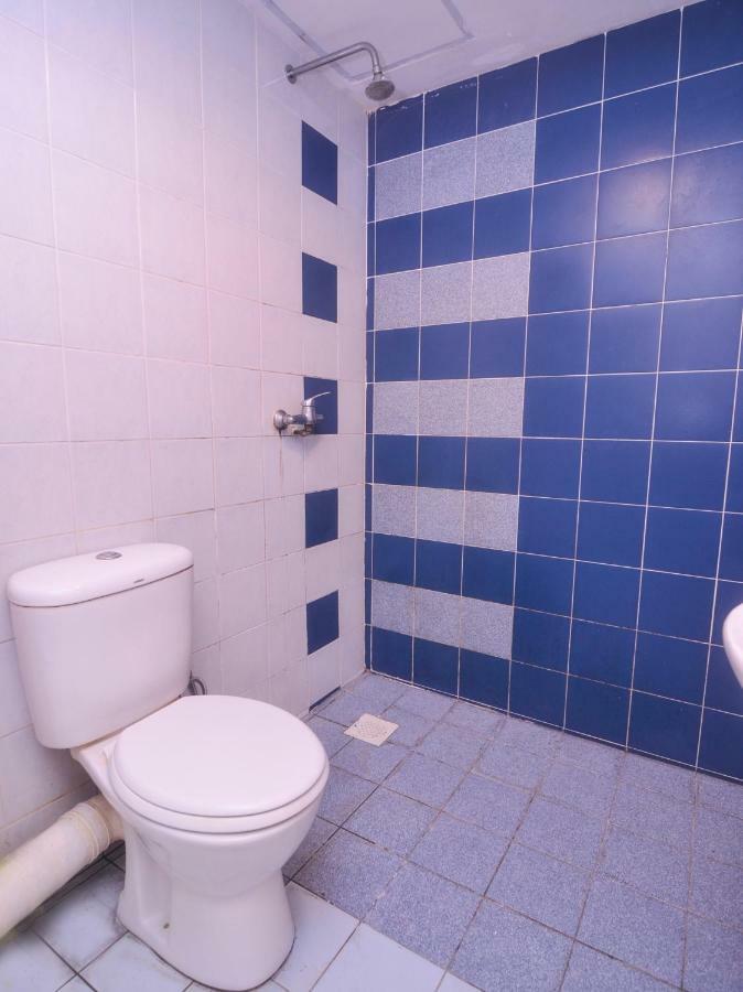 Oyo 44034 Furama Lodging House Кучинг Экстерьер фото