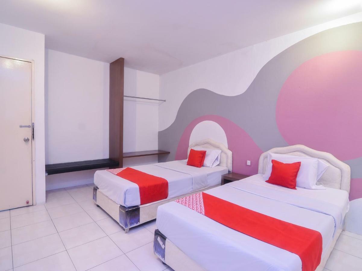 Oyo 44034 Furama Lodging House Кучинг Экстерьер фото