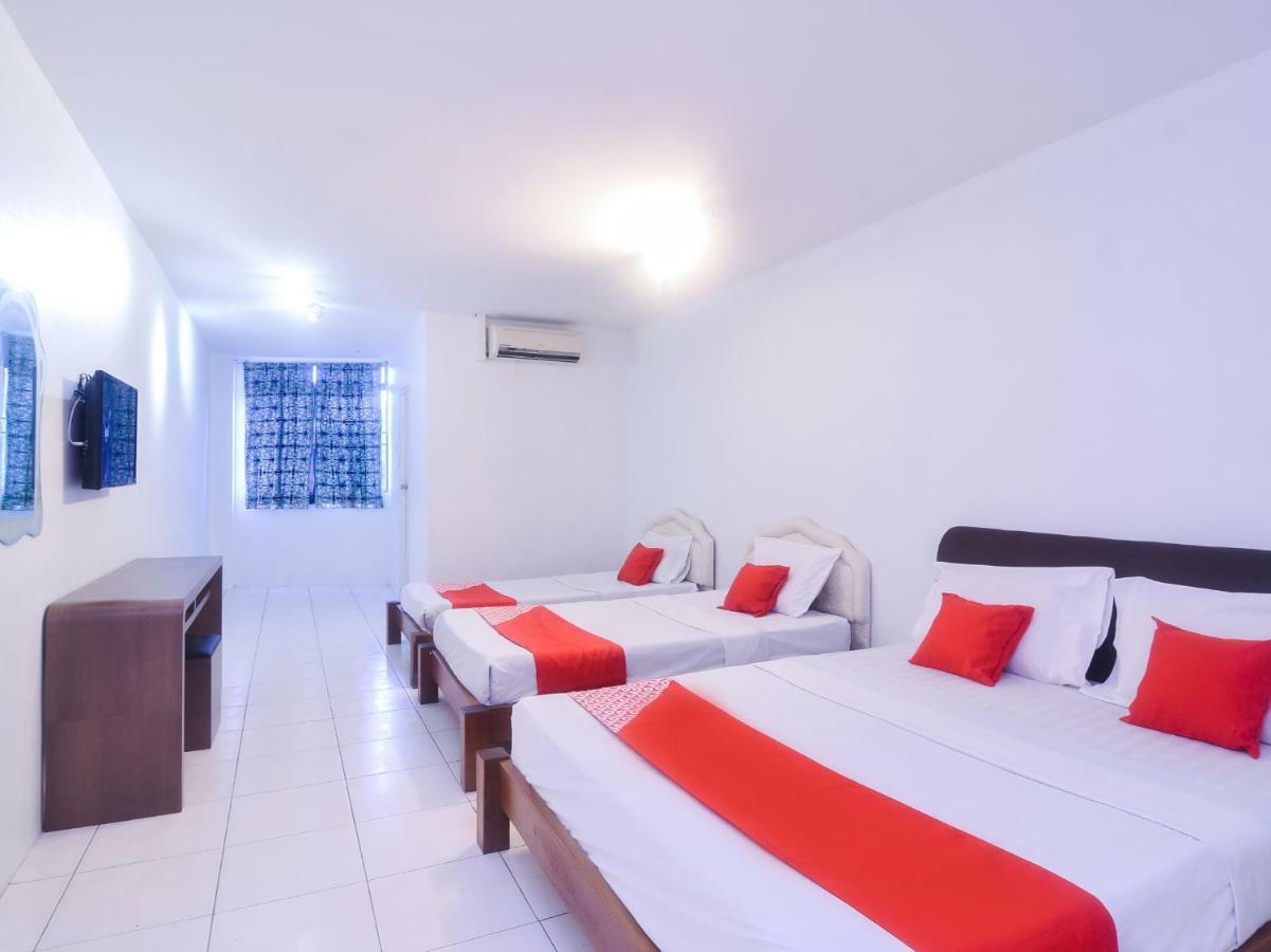 Oyo 44034 Furama Lodging House Кучинг Экстерьер фото