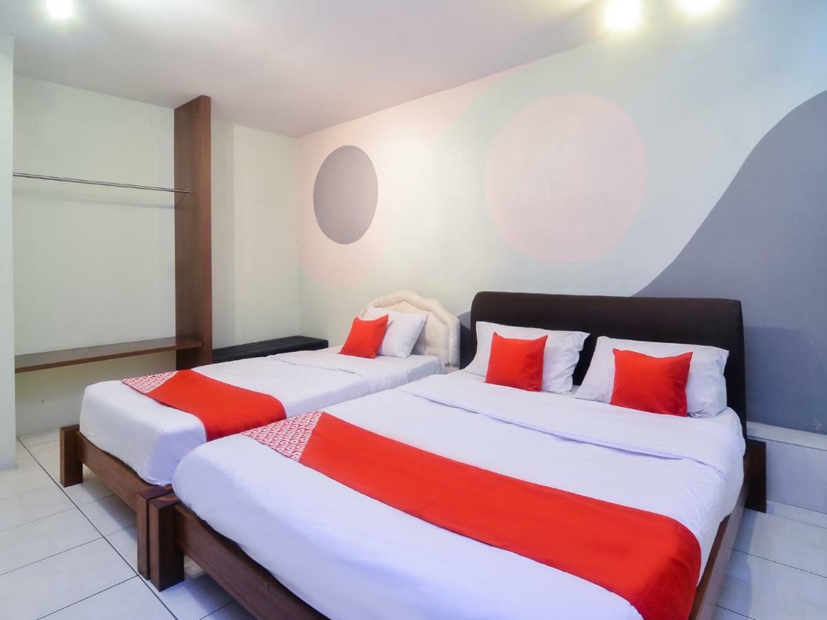 Oyo 44034 Furama Lodging House Кучинг Экстерьер фото