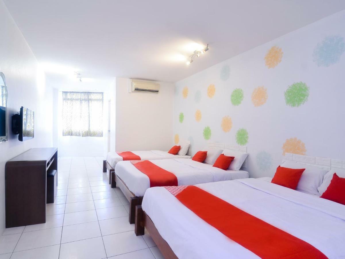 Oyo 44034 Furama Lodging House Кучинг Экстерьер фото
