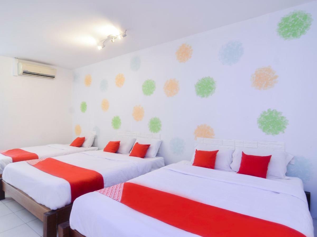 Oyo 44034 Furama Lodging House Кучинг Экстерьер фото