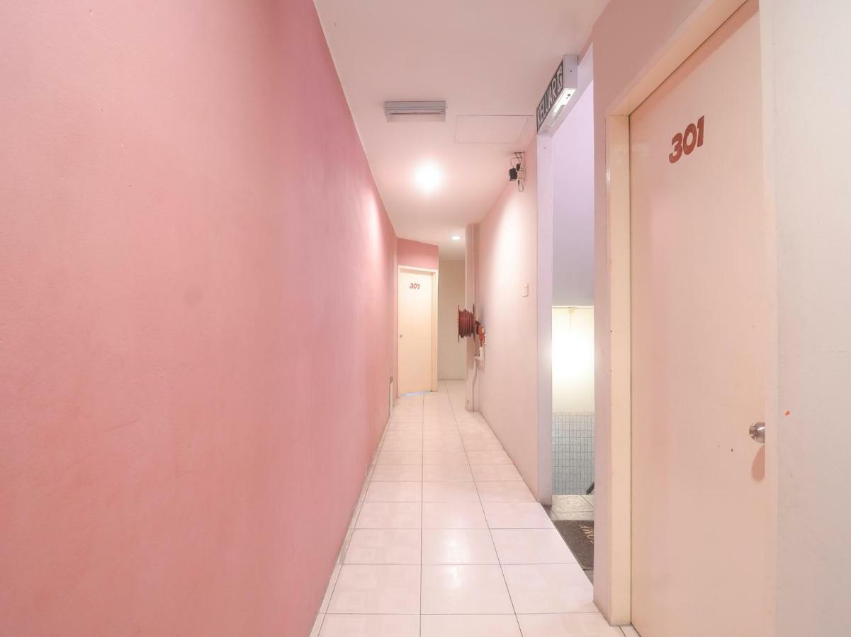 Oyo 44034 Furama Lodging House Кучинг Экстерьер фото