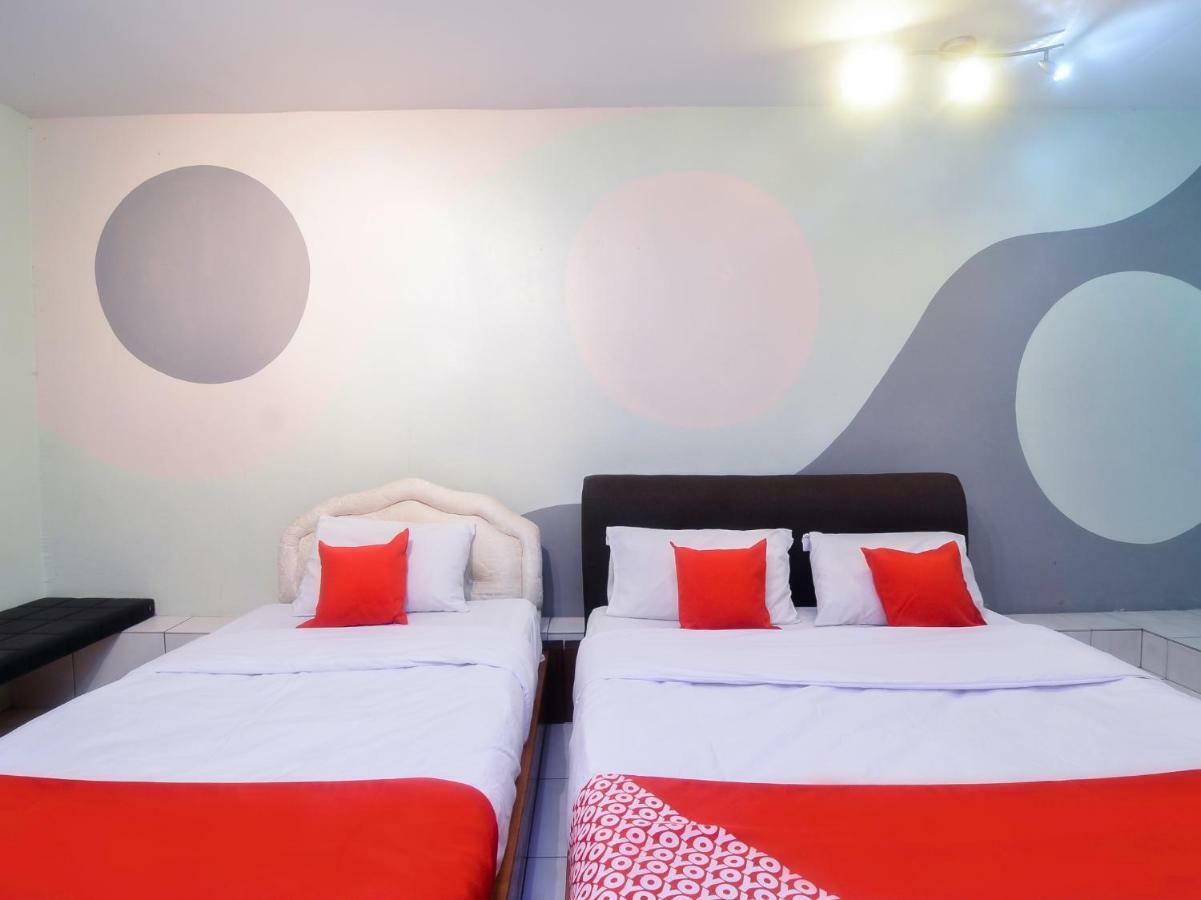 Oyo 44034 Furama Lodging House Кучинг Экстерьер фото
