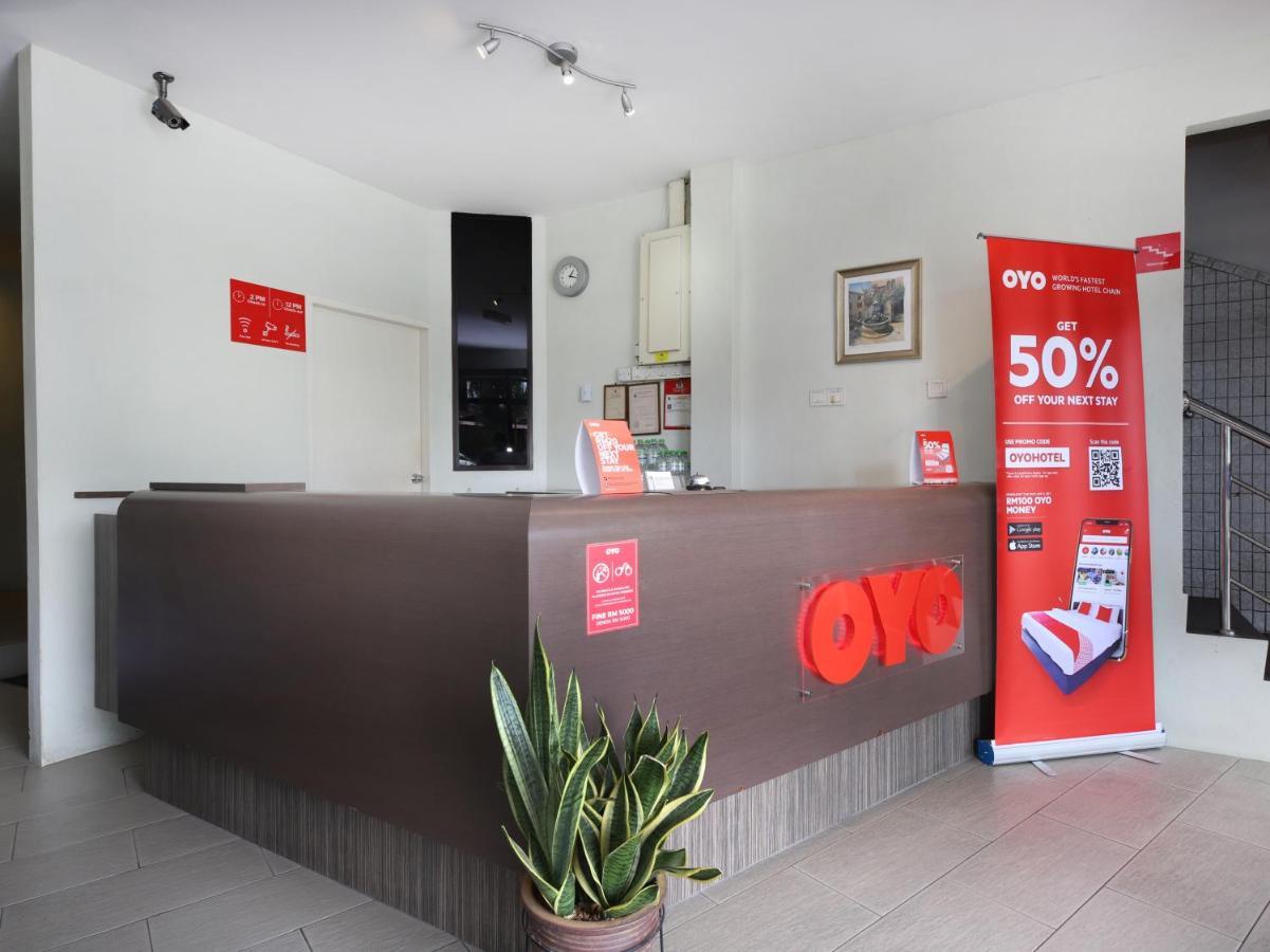 Oyo 44034 Furama Lodging House Кучинг Экстерьер фото